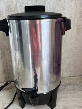 West Bend 58030 Coffee Urn Highly-Polished Aluminum Feature 12-30 Cup Party Perk